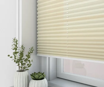 voile-plt20-cream-pleated-blinds-close-up